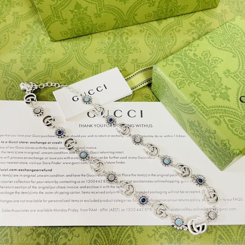 G*u*i necklaces